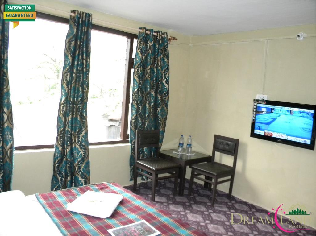 Dreamland Kashmir Cottage Pahalgam Room photo