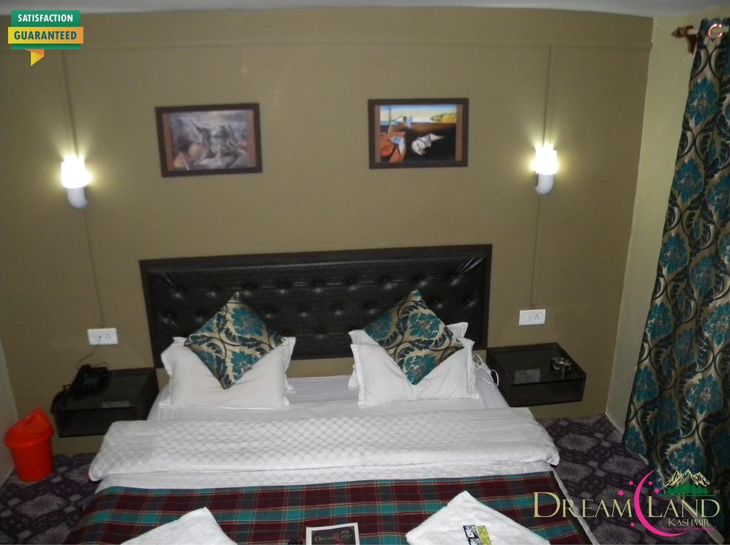 Dreamland Kashmir Cottage Pahalgam Room photo